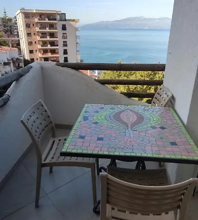 At Bougainville * Sarandë